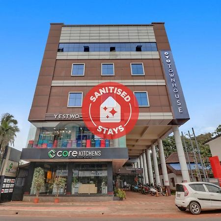 Oyo Townhouse 1070 Ramis Plaza Hotel Taliparamba Exterior photo