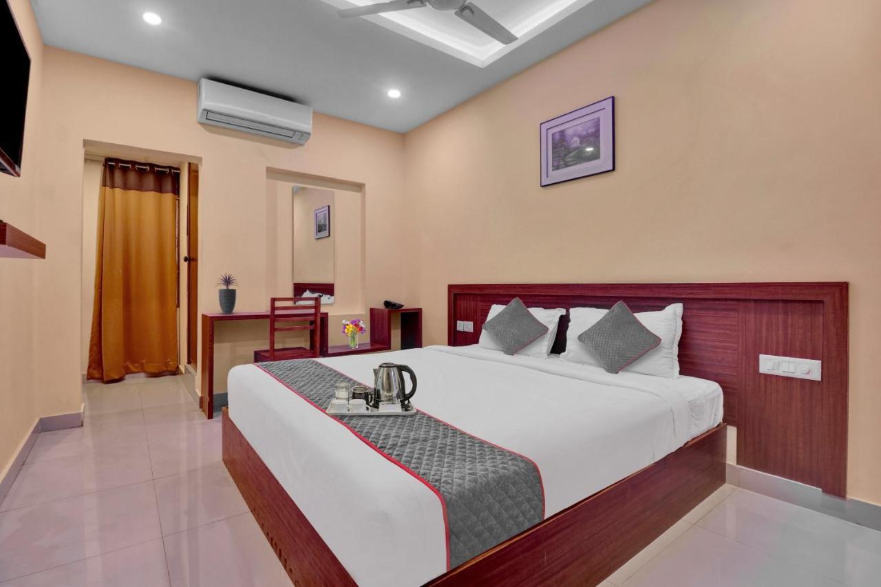 Oyo Townhouse 1070 Ramis Plaza Hotel Taliparamba Exterior photo